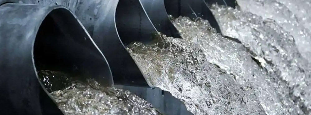 Descarga de agua en sistema de tratamiento